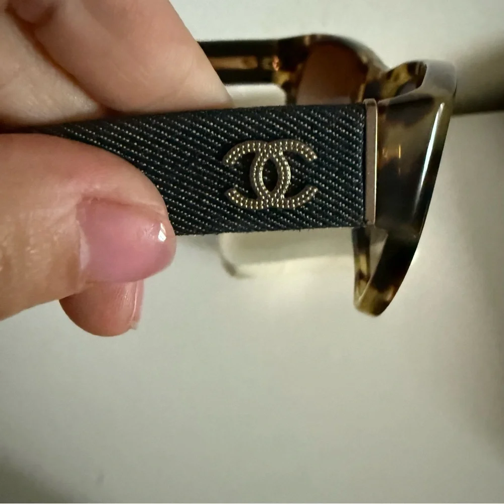 Chanel Tortoiseshell Cat Eye Sunglasses Tweed Arms Gold CC Logo Italy - Picture 5 of 12